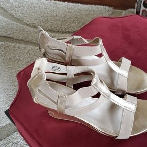 Really cute summer sandals like new!!